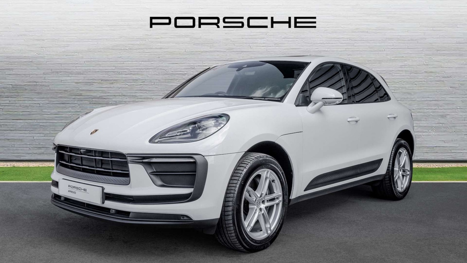 Used Porsche Macan 2024 for sale - 76774170: Photo 2
