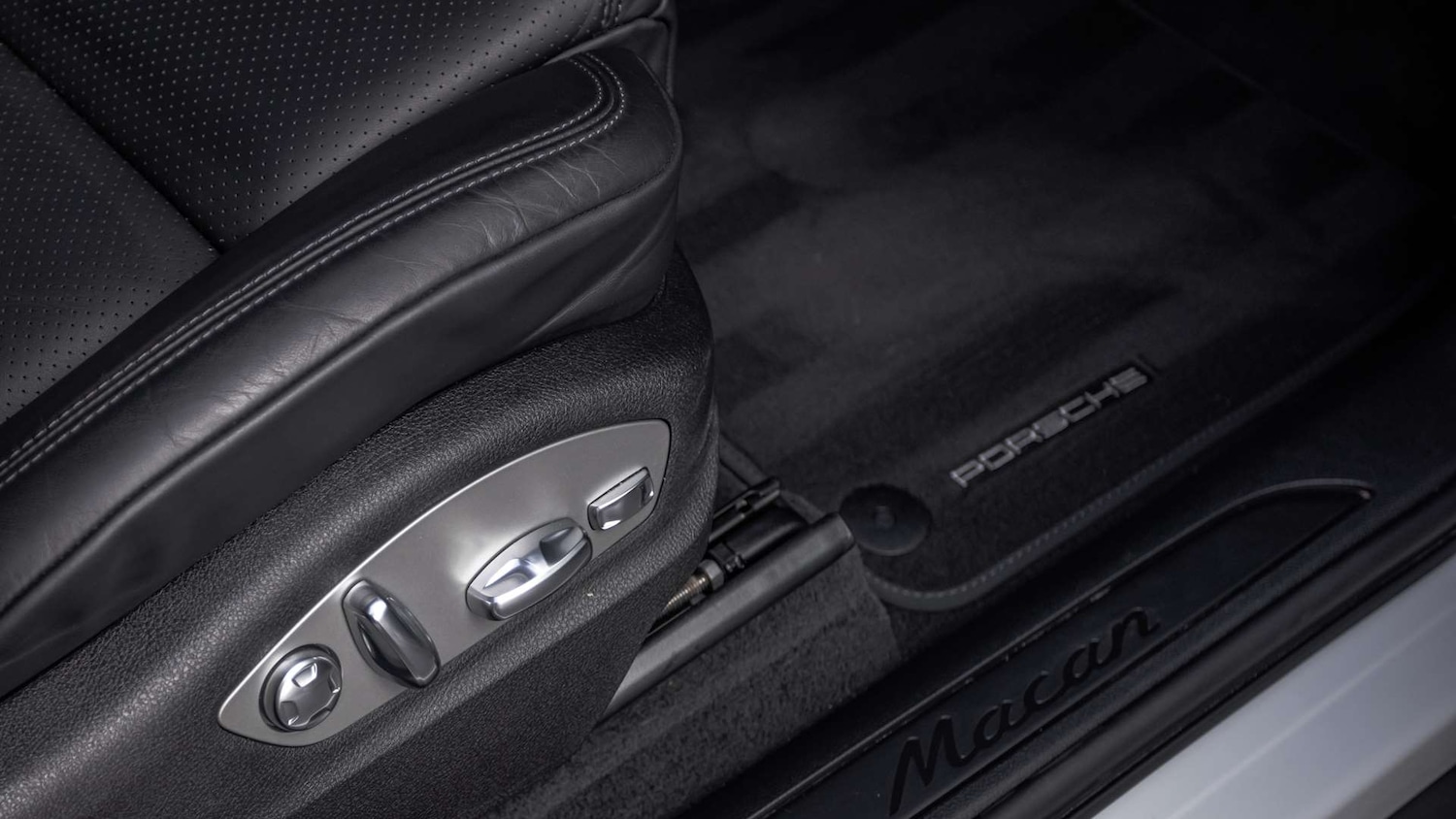 Used Porsche Macan 2024 for sale - 76774170: Photo 25