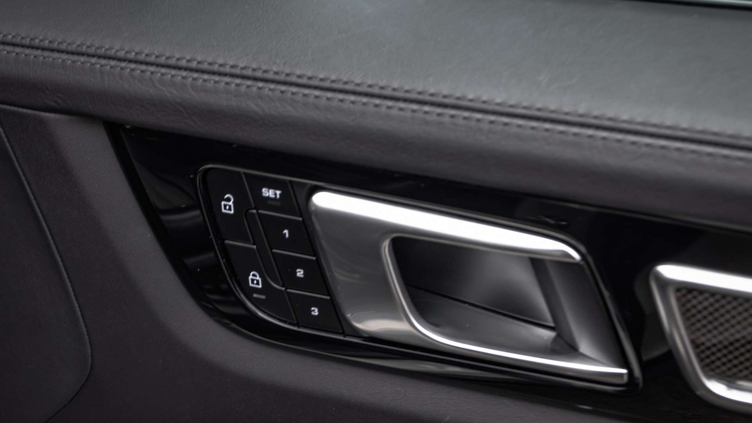Used Porsche Cayenne 2023 for sale - 76362680: Photo 33