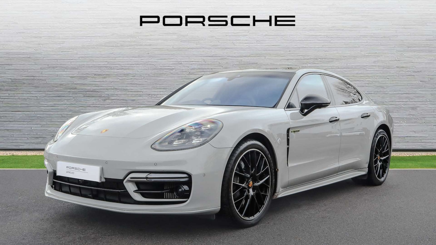 Used Porsche Panamera 2023 for sale - 76501752: Photo 2