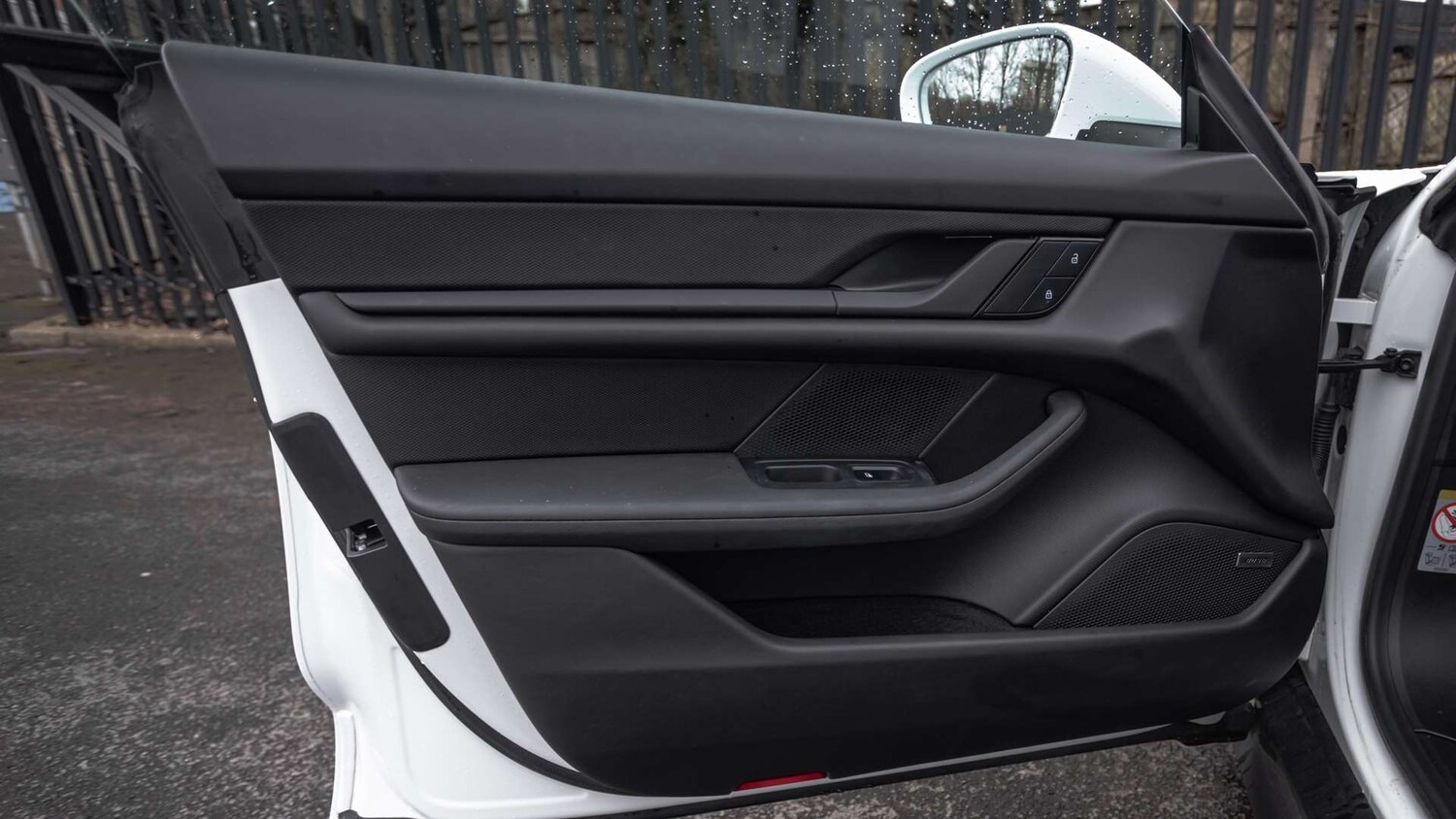 Used Porsche Taycan 2022 for sale - 77500422: Photo 31