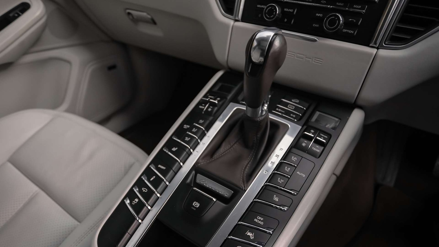 Used Porsche Macan 2015 for sale - 76401416: Photo 23