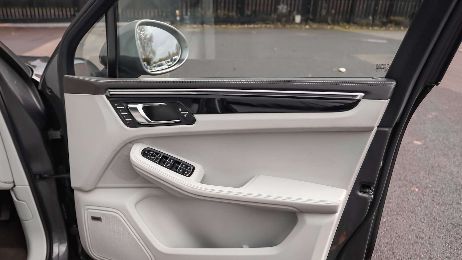 Used Porsche Macan 2015 for sale - 76401416: Photo 31