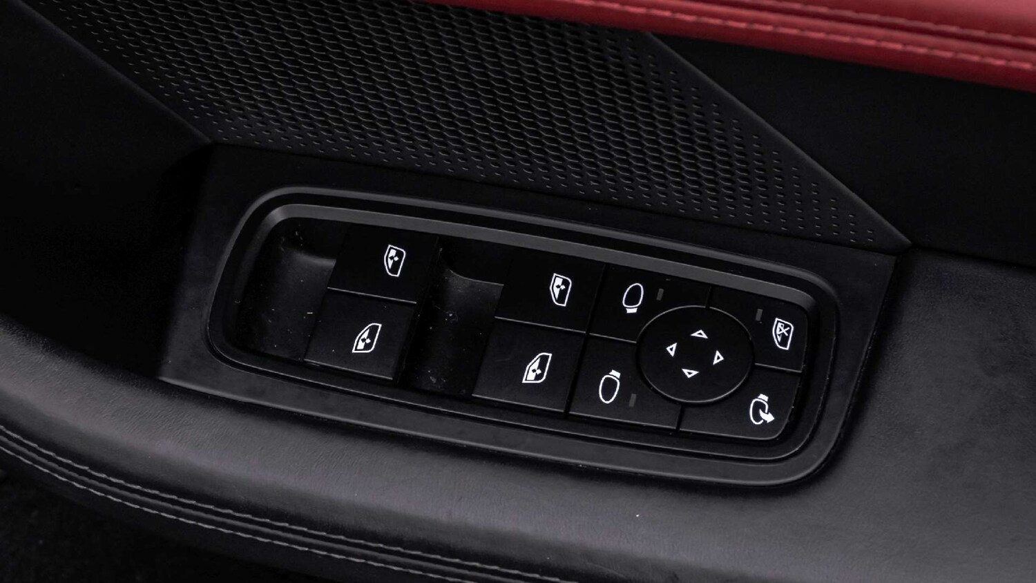 Used Porsche Taycan 2023 for sale - 77373837: Photo 16