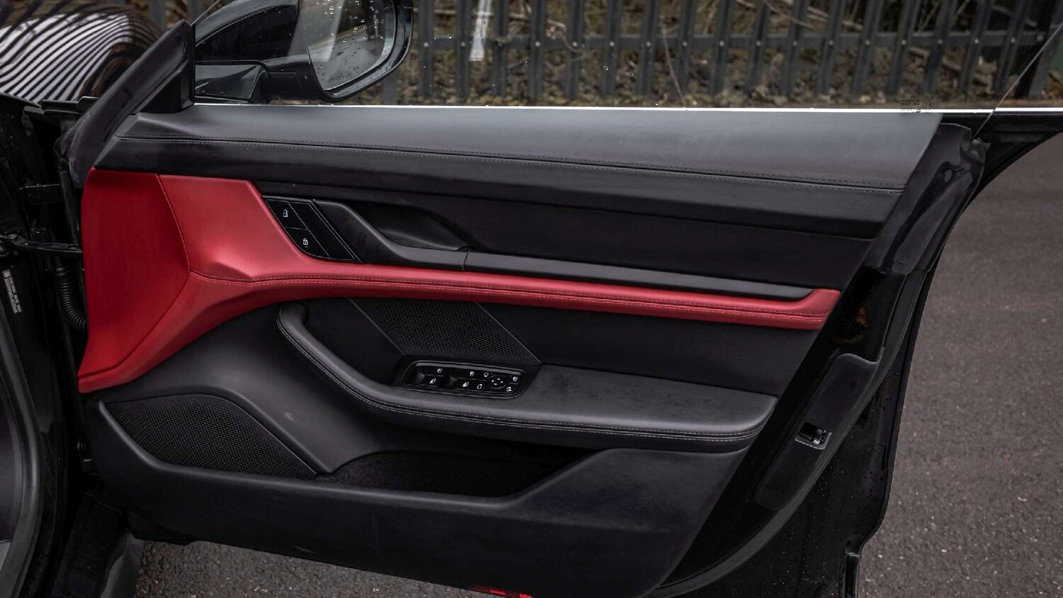 Used Porsche Taycan 2023 for sale - 77373837: Photo 17