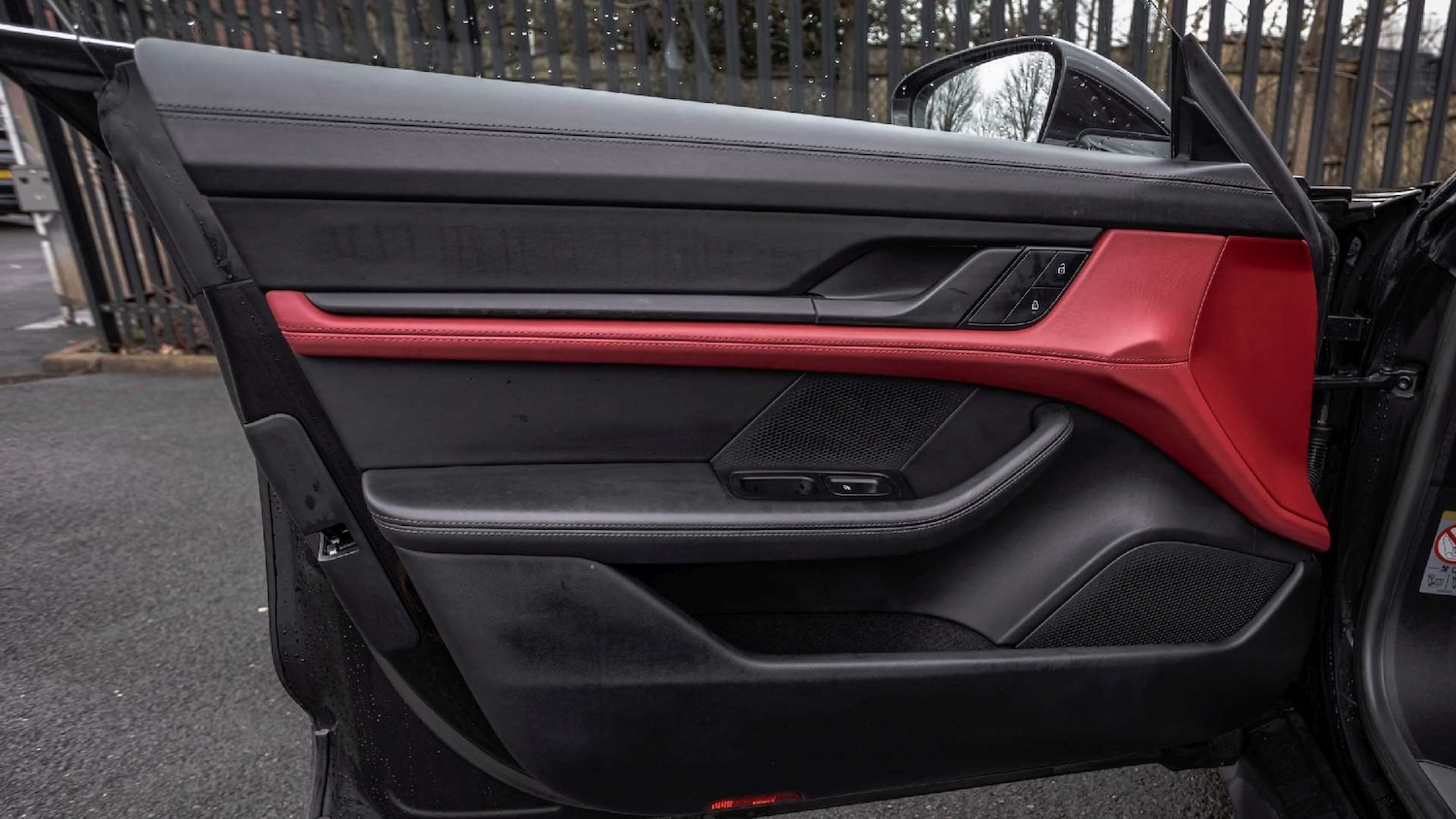 Used Porsche Taycan 2023 for sale - 77373837: Photo 25