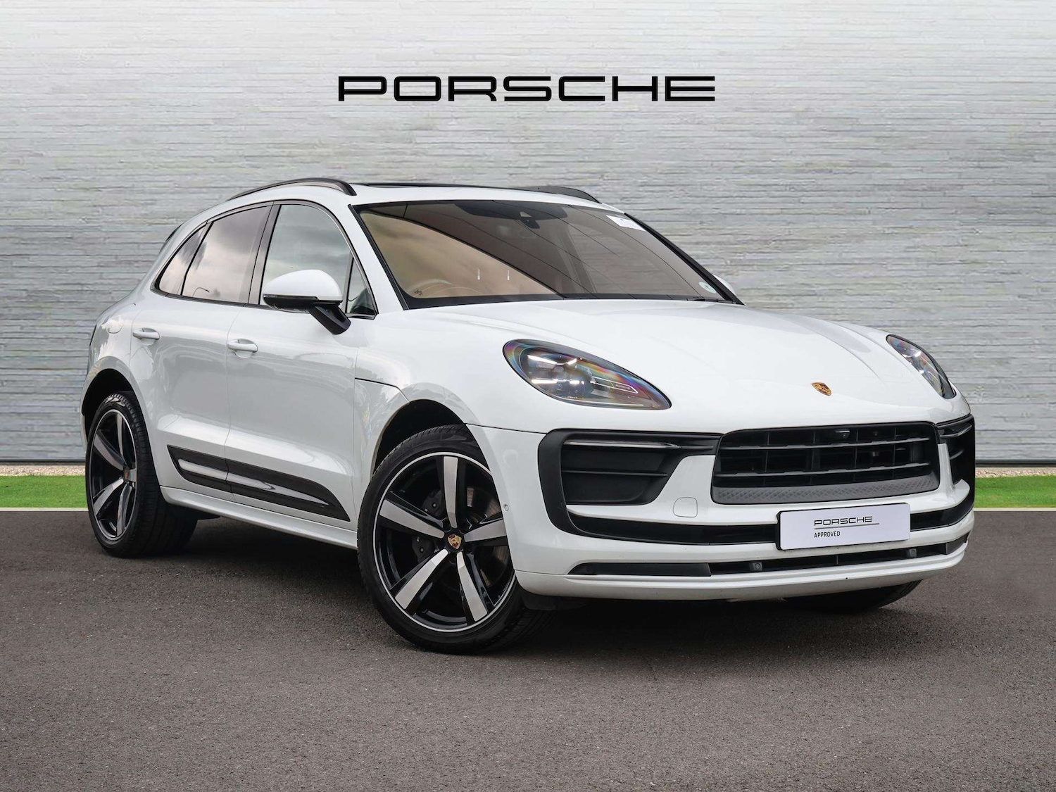 Used Porsche Macan 2023 for sale - 76929009: Photo 1