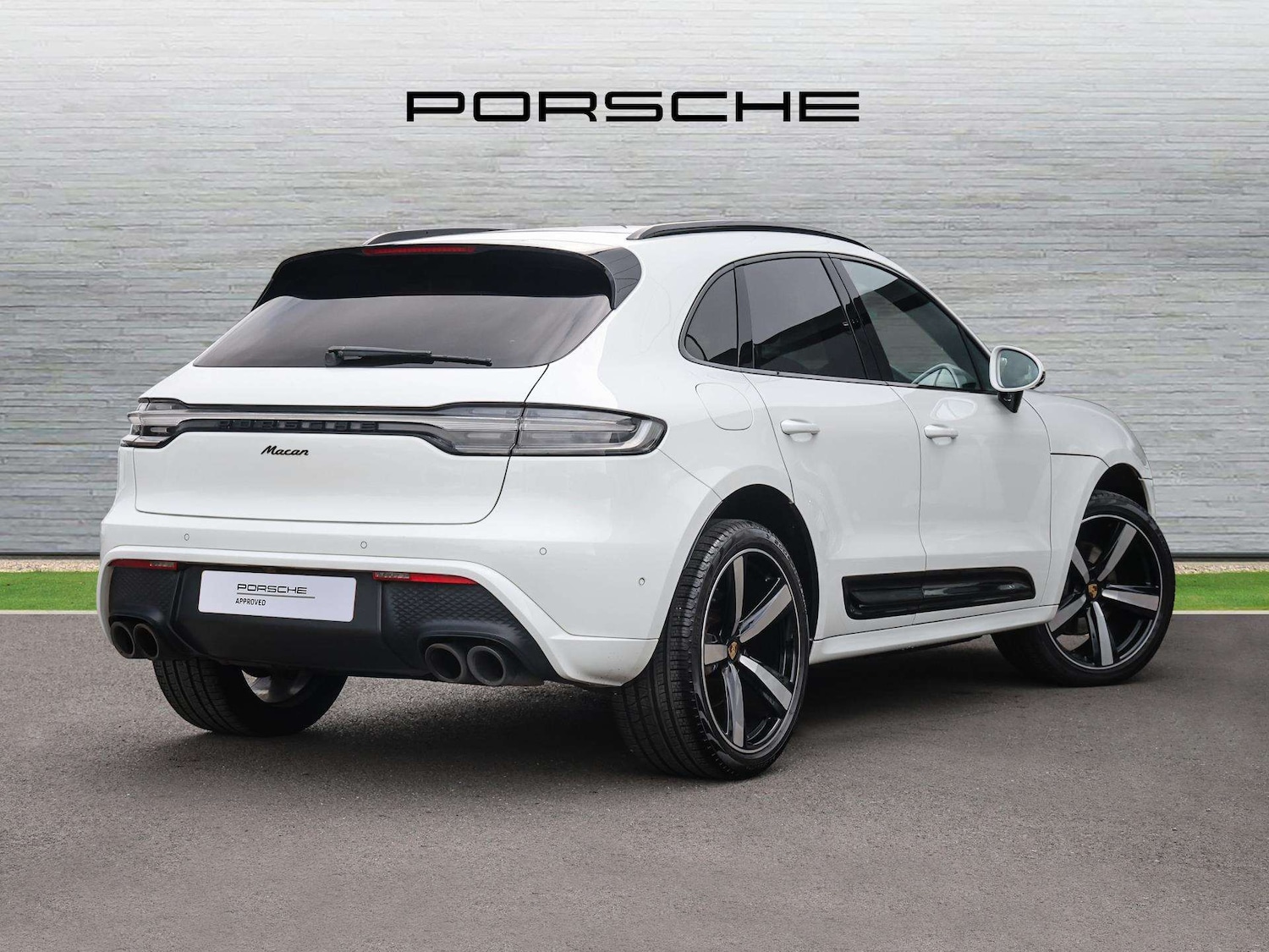 Used Porsche Macan 2023 for sale - 76929009: Photo 3