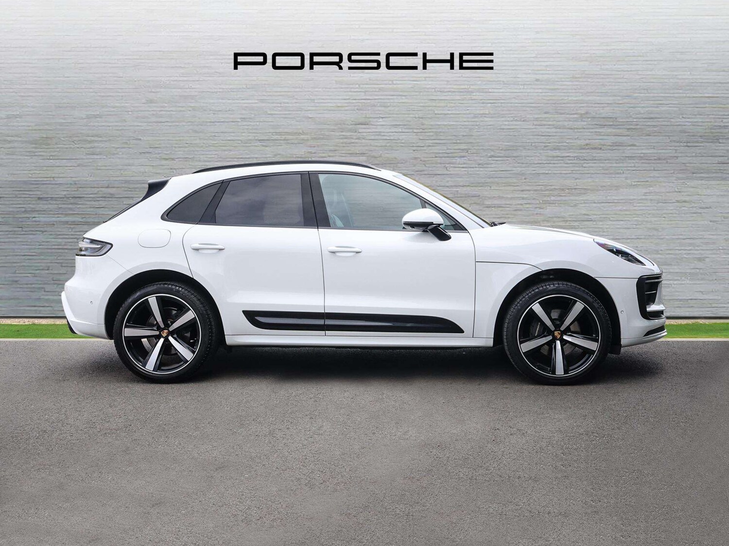 Used Porsche Macan 2023 for sale - 76929009: Photo 7