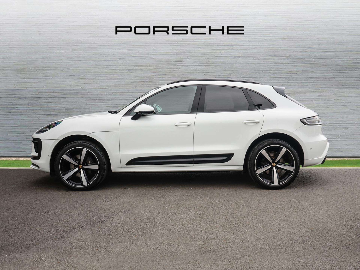 Used Porsche Macan 2023 for sale - 76929009: Photo 8