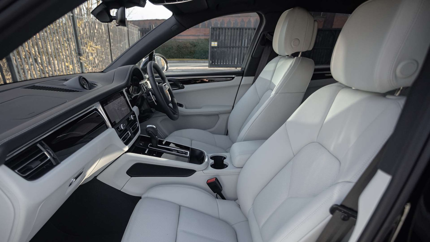 Used Porsche Macan 2025 for sale - 76704991: Photo 12