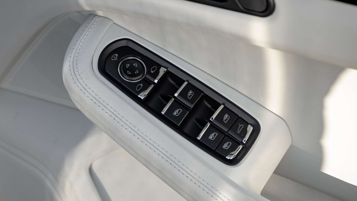 Used Porsche Macan 2025 for sale - 76704991: Photo 24