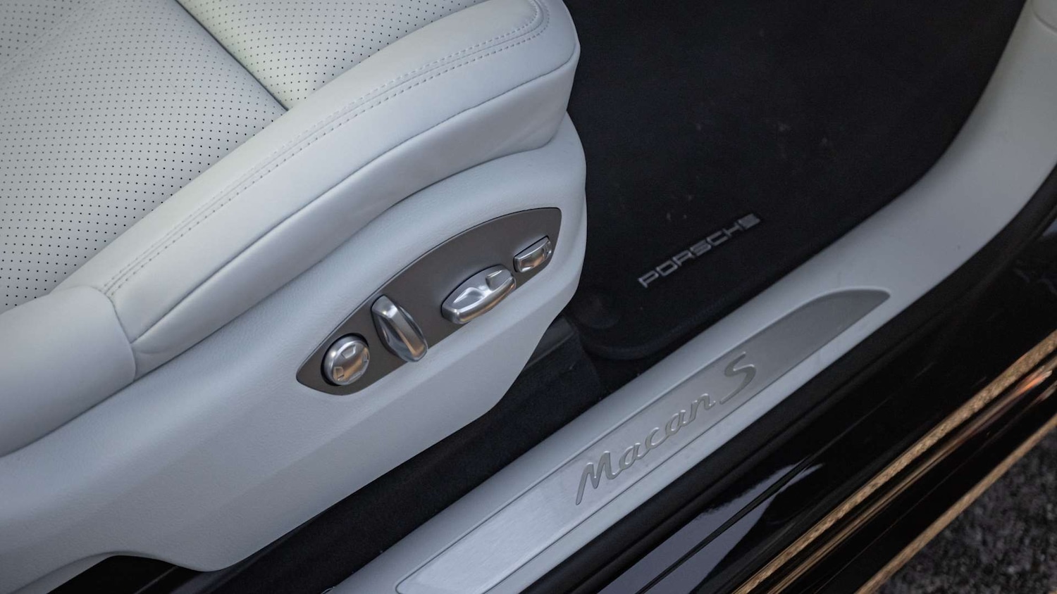 Used Porsche Macan 2025 for sale - 76704991: Photo 30