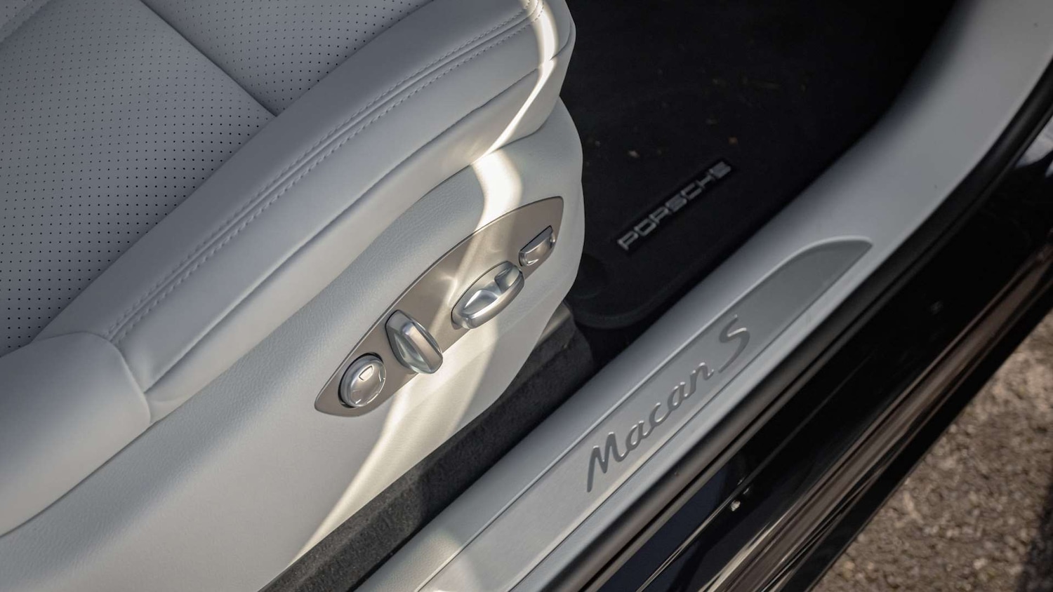 Used Porsche Macan 2025 for sale - 76704991: Photo 32