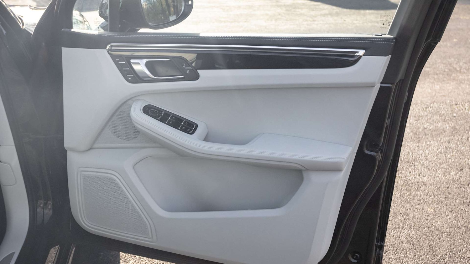 Used Porsche Macan 2025 for sale - 76704991: Photo 34