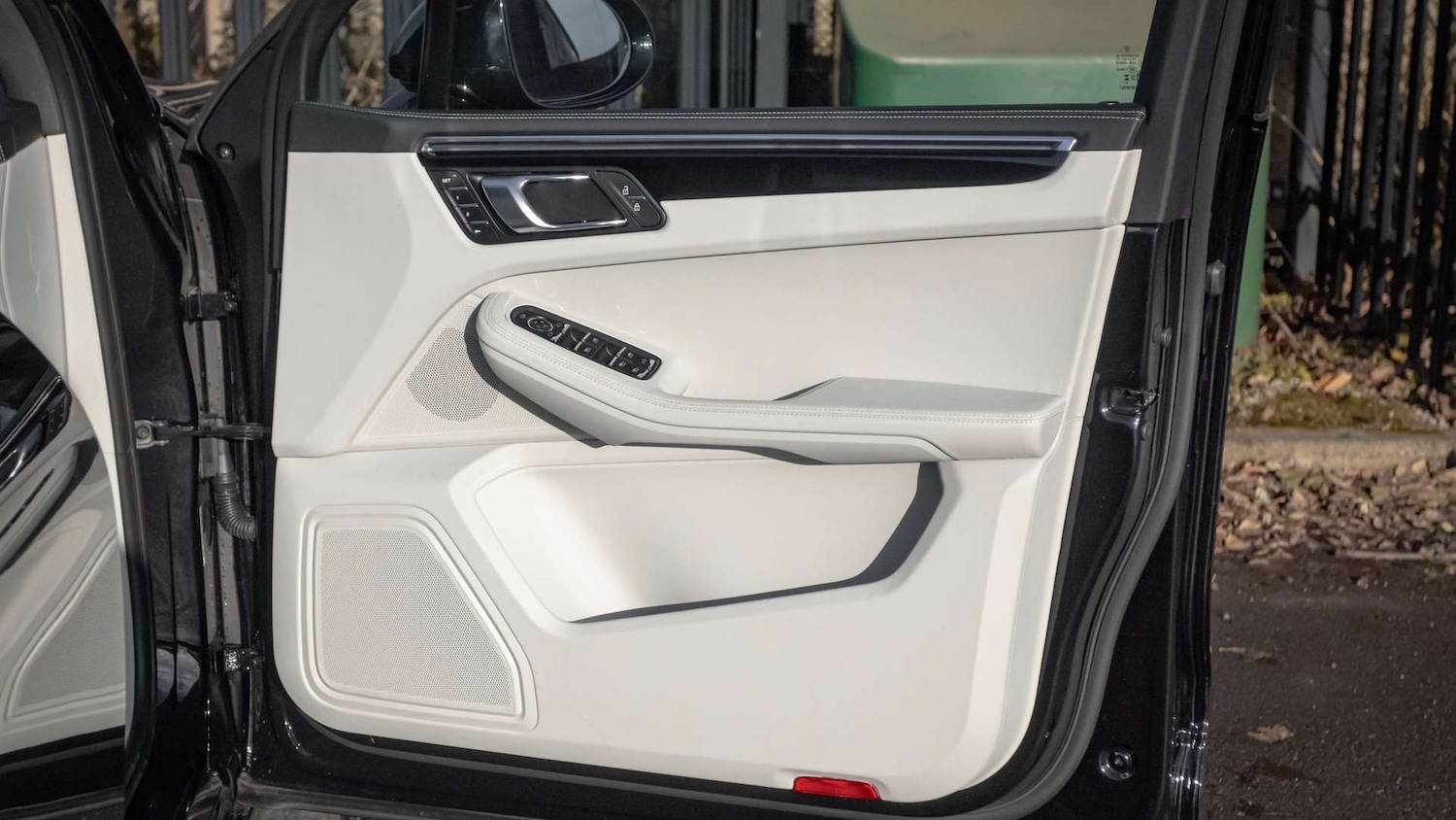 Used Porsche Macan 2025 for sale - 76704991: Photo 35