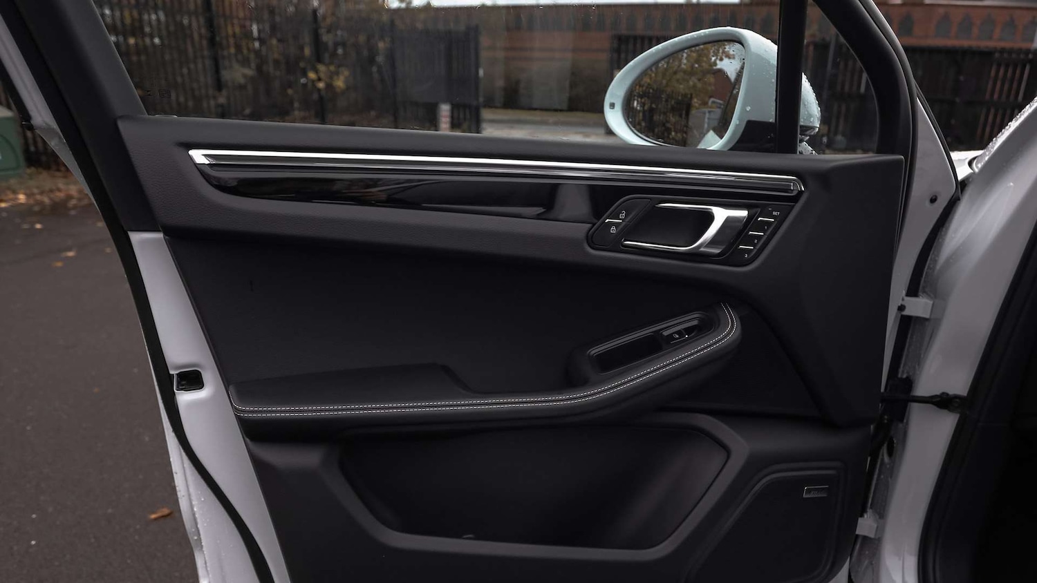 Used Porsche Macan 2025 for sale - 76587744: Photo 31