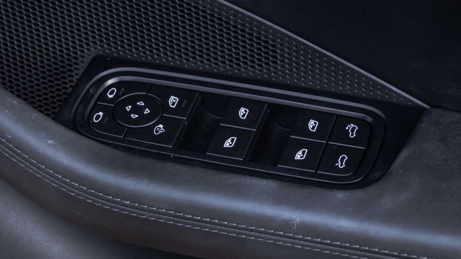 Used Porsche Macan 2025 for sale - 77500251: Photo 24