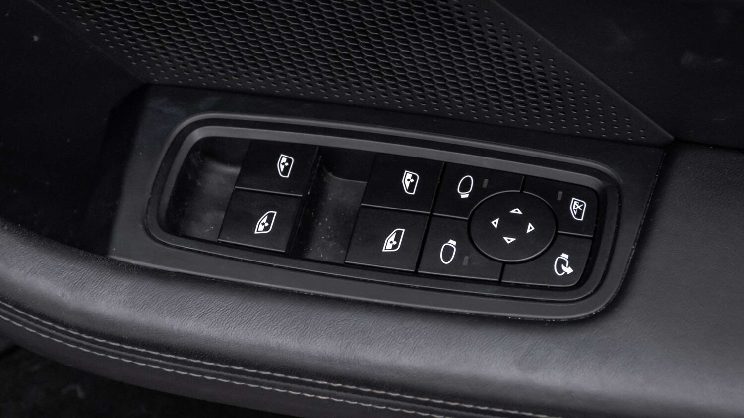 Used Porsche Taycan 2023 for sale - 77219513: Photo 24