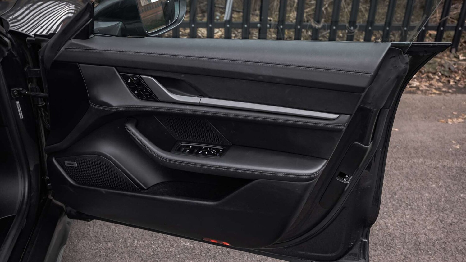 Used Porsche Taycan 2023 for sale - 77219513: Photo 27