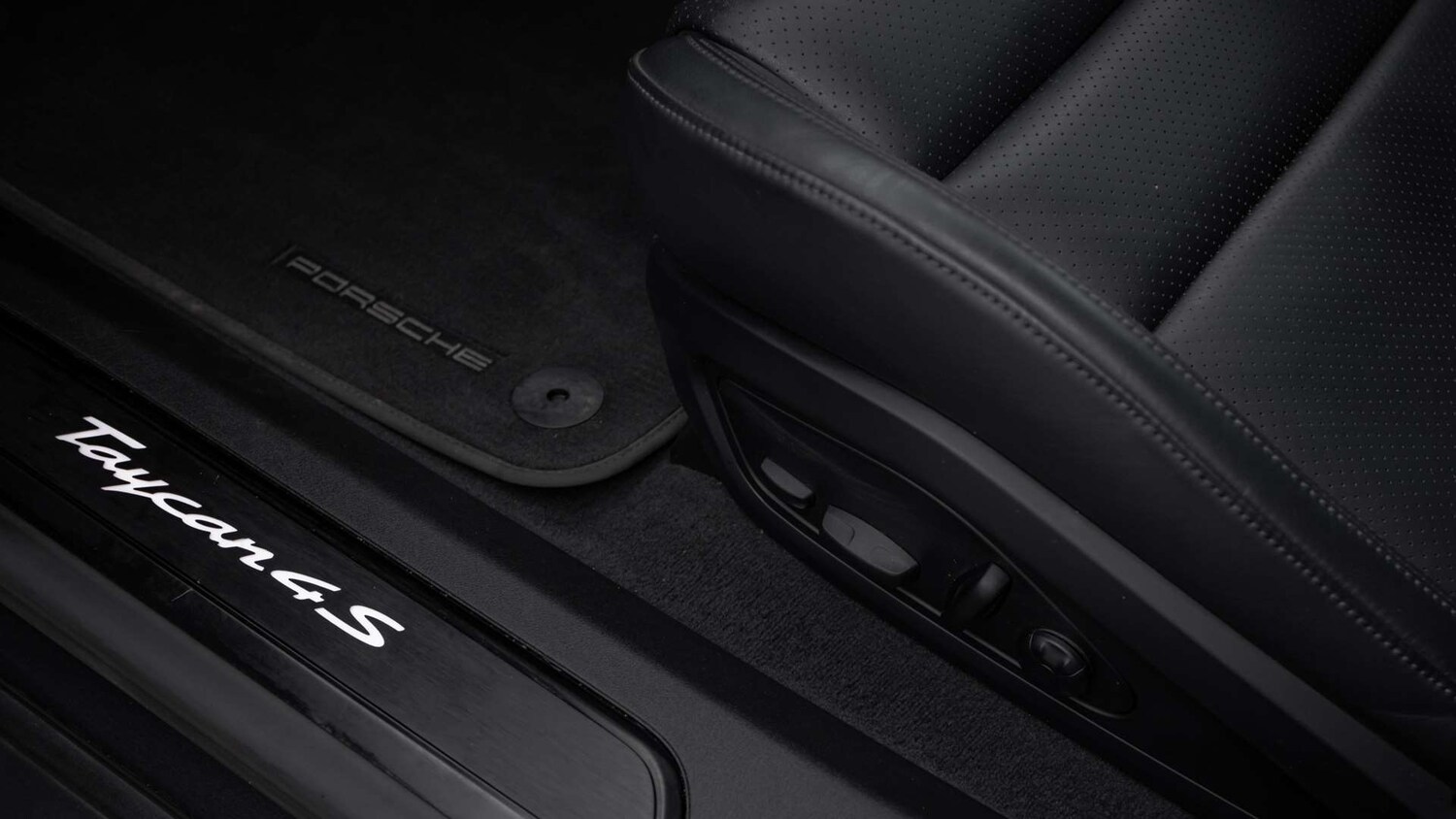 Used Porsche Taycan 2023 for sale - 77219513: Photo 29