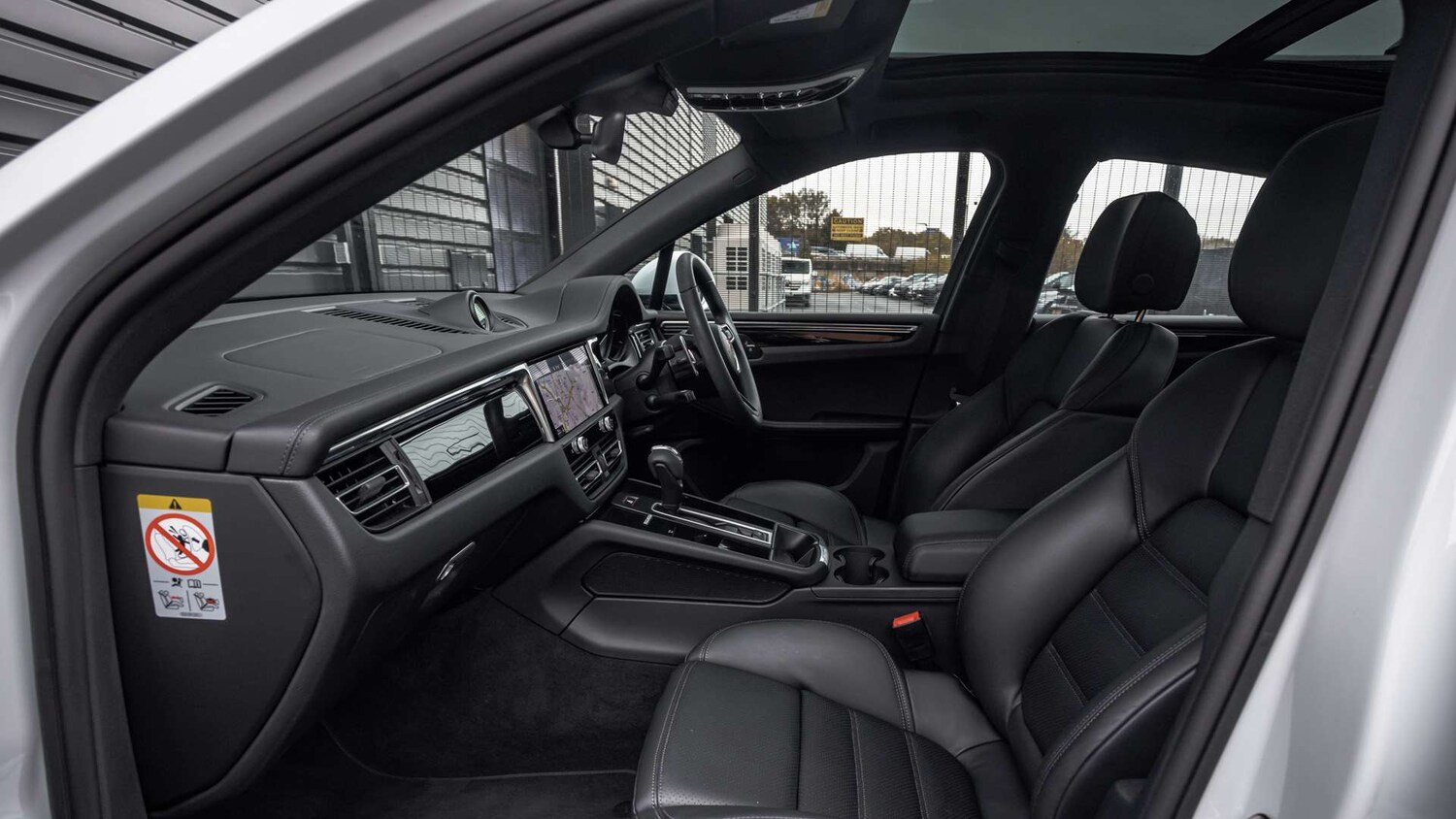 Used Porsche Macan 2025 for sale - 76252207: Photo 13