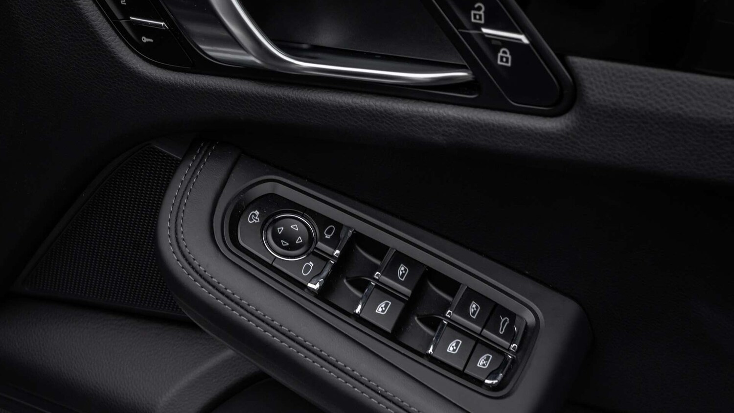 Used Porsche Macan 2025 for sale - 76252207: Photo 25