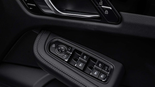 Used Porsche Macan 2025 for sale - 76252207: Photo 25