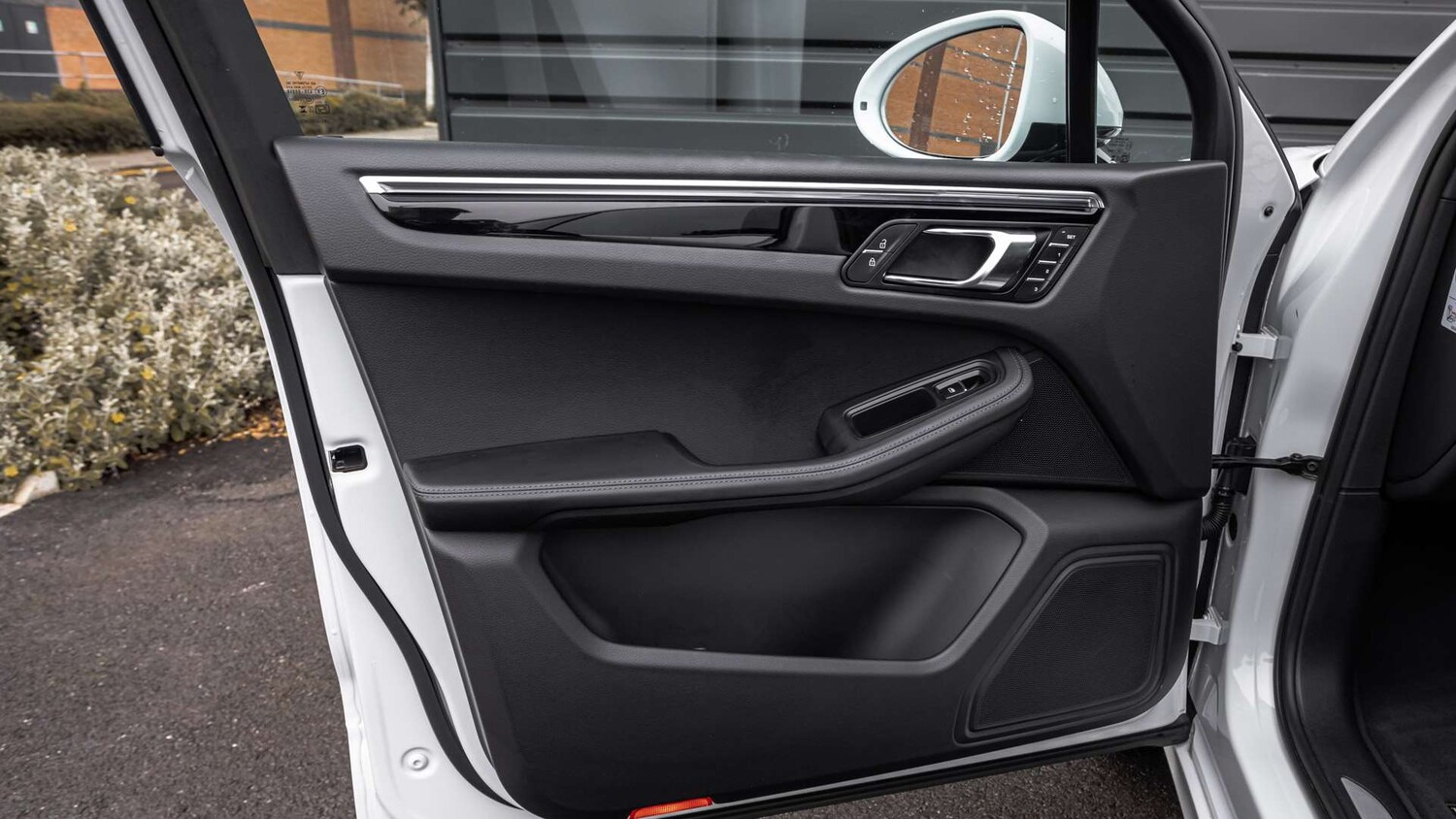 Used Porsche Macan 2025 for sale - 76252207: Photo 30