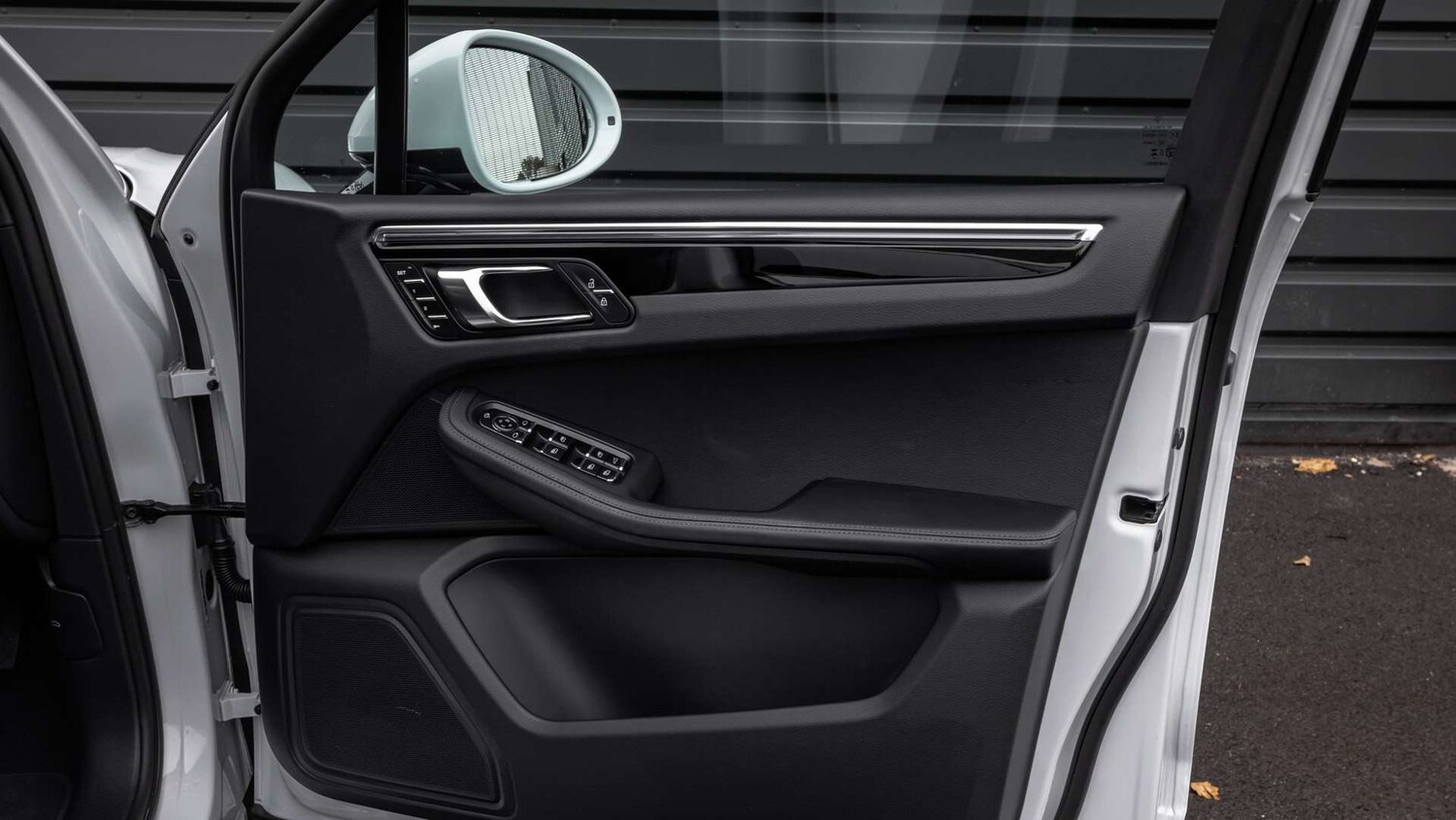 Used Porsche Macan 2025 for sale - 76252207: Photo 31