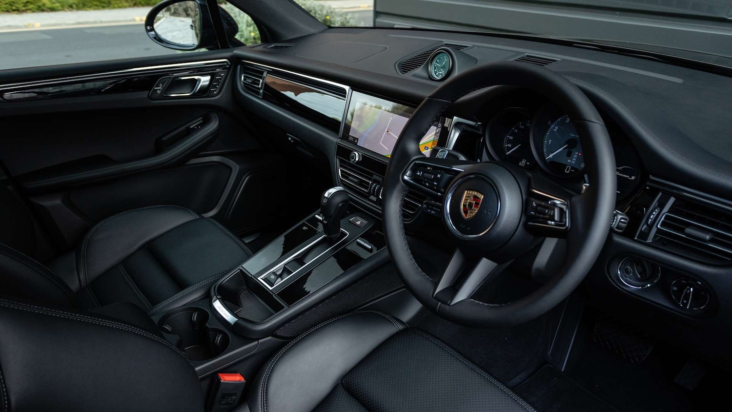 Used Porsche Macan 2025 for sale - 76789303: Photo 12