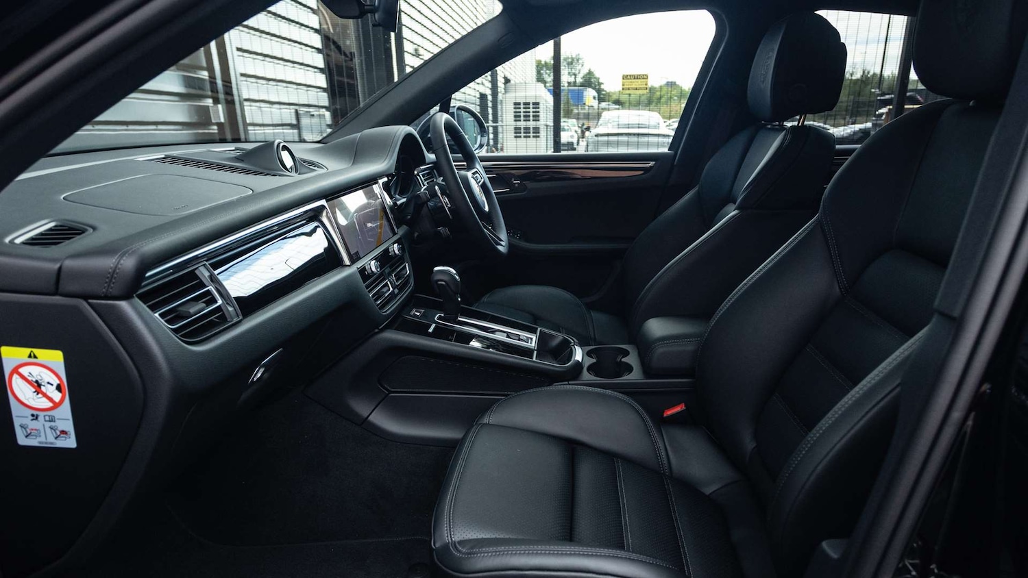 Used Porsche Macan 2025 for sale - 76789303: Photo 14