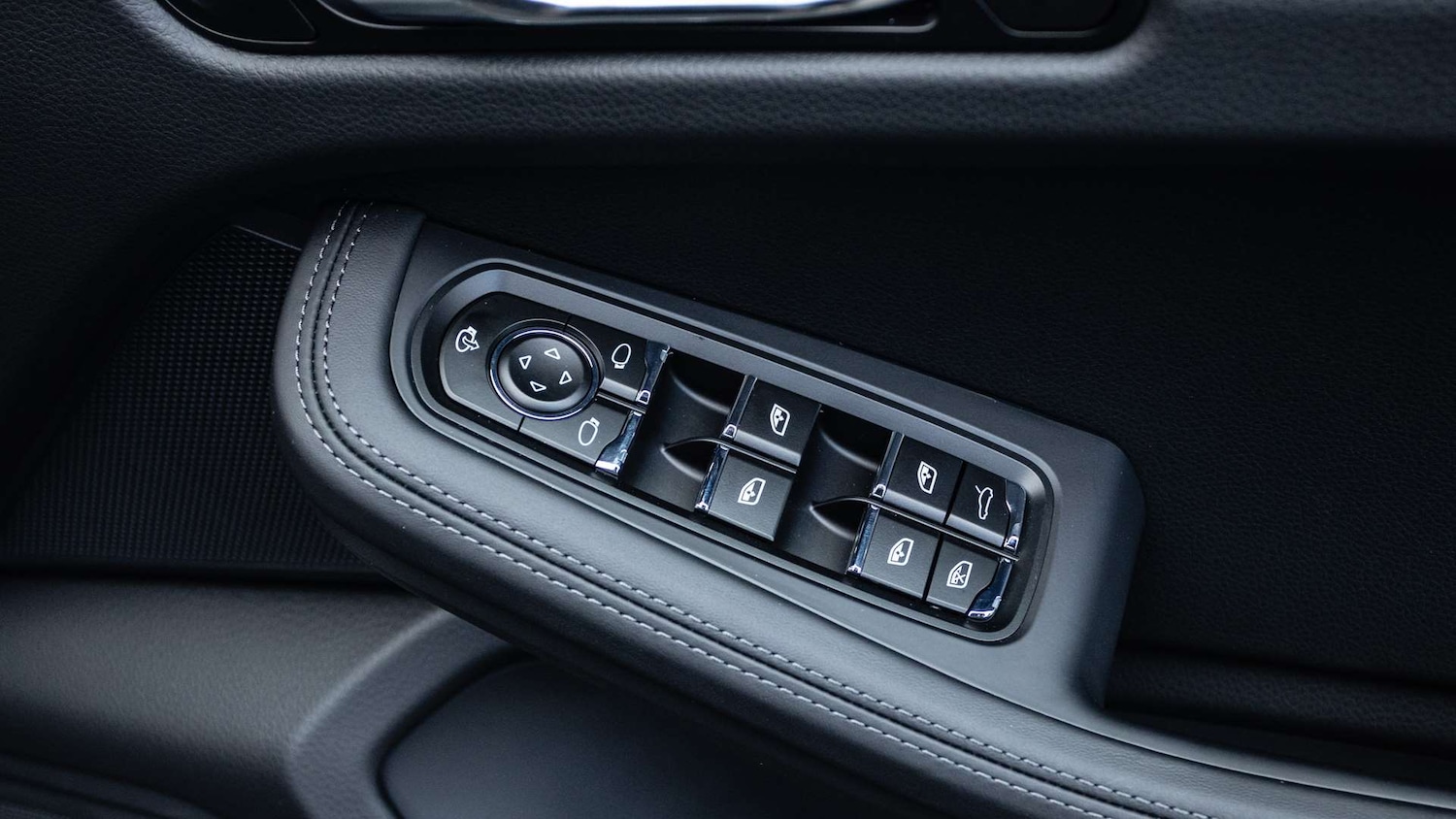 Used Porsche Macan 2025 for sale - 76789303: Photo 26