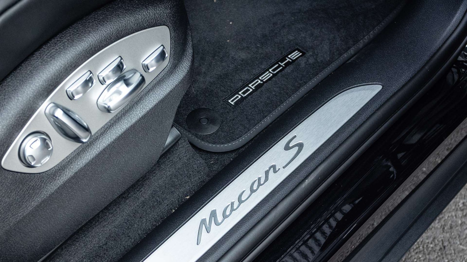 Used Porsche Macan 2025 for sale - 76789303: Photo 30