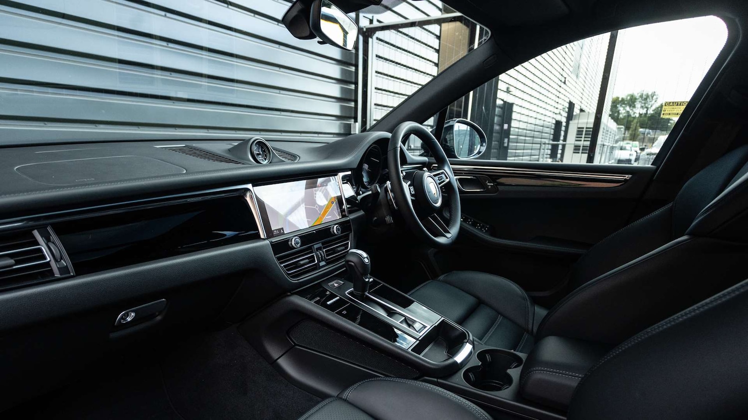 Used Porsche Macan 2025 for sale - 76789303: Photo 5