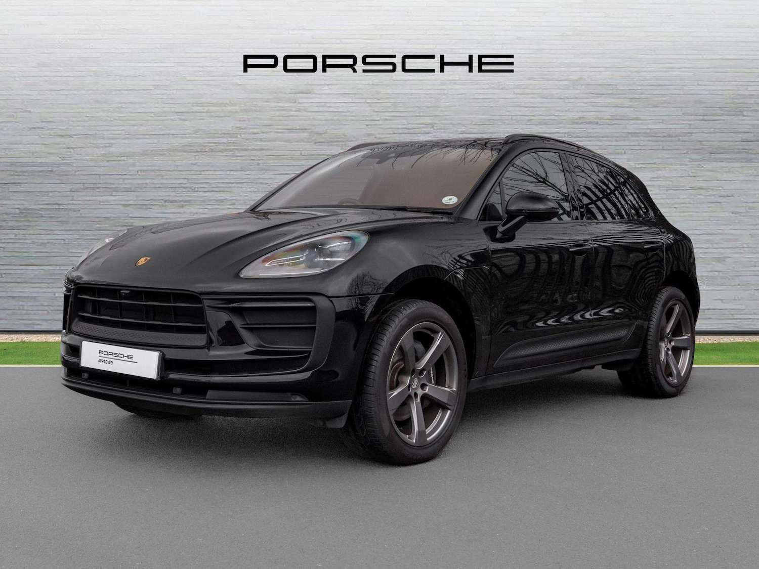 Used Porsche Macan 2023 for sale - 77686447: Photo 2