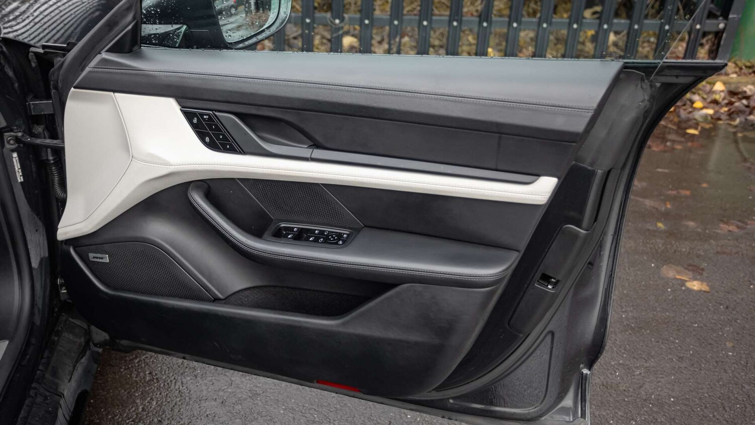 Used Porsche Taycan for sale - 77373742: Photo 31