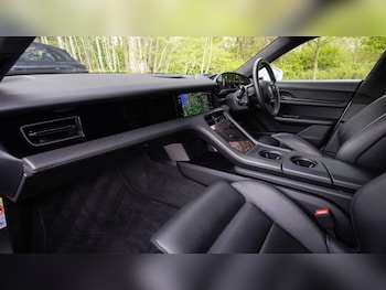 Used Porsche Taycan 2020 for sale - 75217392: Photo