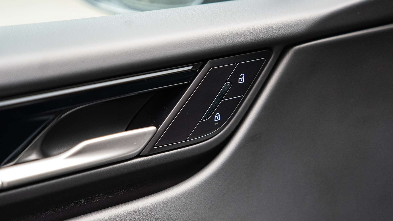 Used Porsche Macan 2025 for sale - 76242612: Photo 17