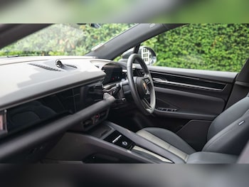 Used Porsche Macan 2025 for sale - 76242612: Photo 4