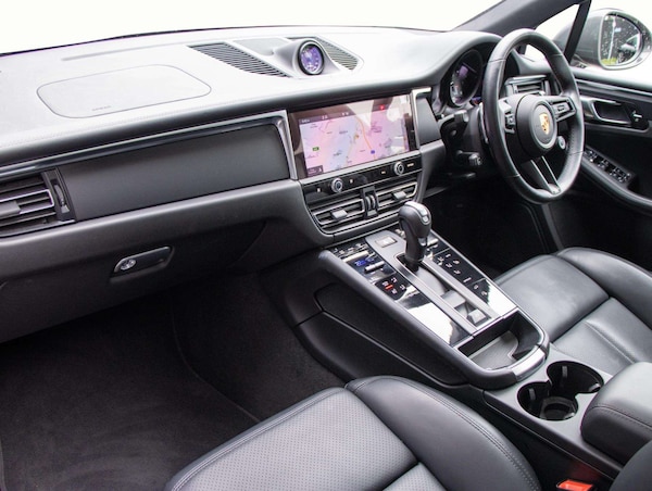 Used Porsche Macan 2023 for sale - 76242419: Photo 10