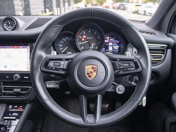 Used Porsche Macan 2023 for sale - 76242419: Photo 14