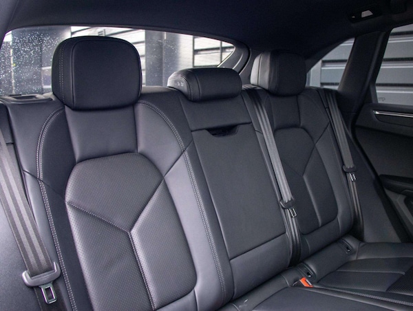 Used Porsche Macan 2023 for sale - 76242419: Photo 25