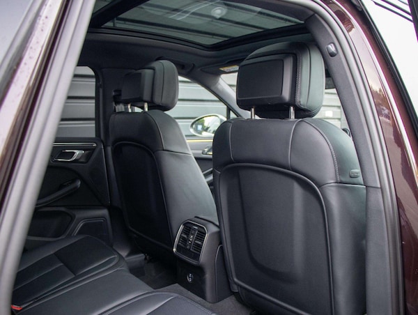 Used Porsche Macan 2023 for sale - 76242419: Photo 26