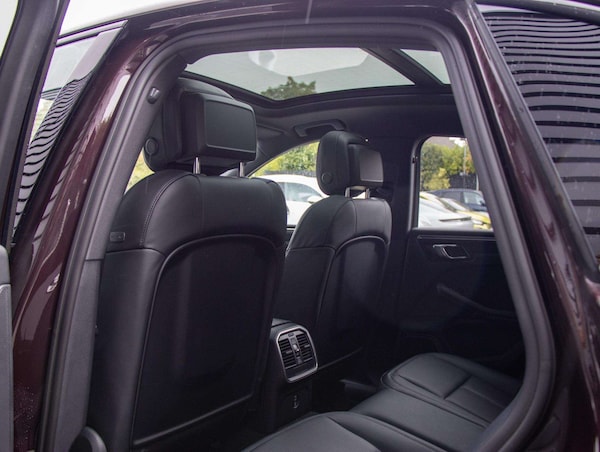 Used Porsche Macan 2023 for sale - 76242419: Photo 30