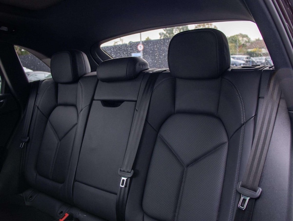 Used Porsche Macan 2023 for sale - 76242419: Photo 31
