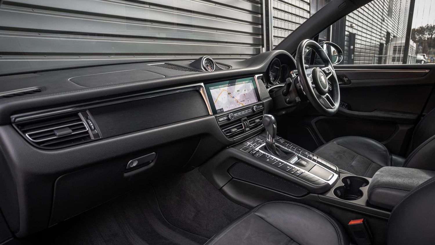 Used Porsche Macan 2021 for sale - 76191881: Photo 5