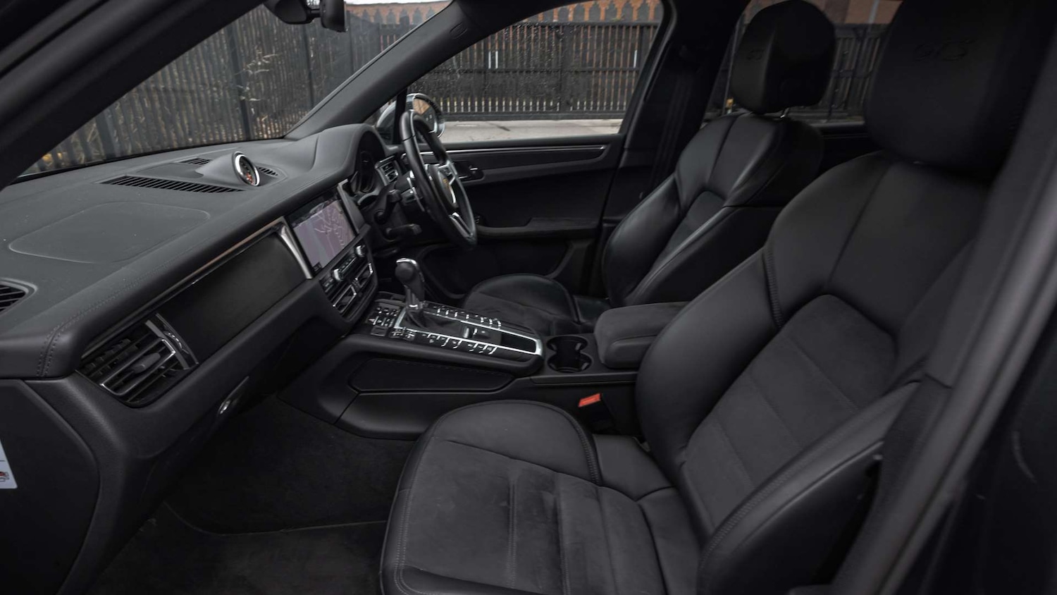 Used Porsche Macan 2021 for sale - 77553142: Photo 11