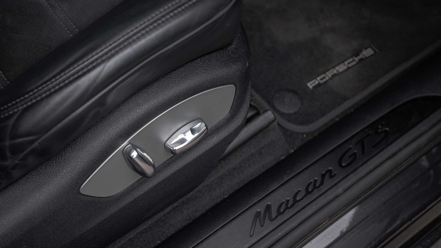 Used Porsche Macan 2021 for sale - 77553142: Photo 21