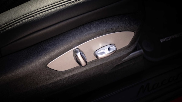 Used Porsche Macan 2024 for sale - 76316120: Photo 30